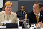 Presidentti Halonen ja YK:n pääsihteeri Ban Ki-moon YK:n kestävän kehityksen paneelin avajaisistunnossa New Yorkissa 19. syyskuuta 2010. Kuva: Mika Horelli